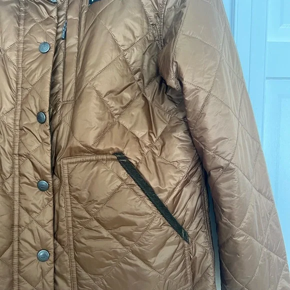 Patagonia Brown Puffer Barn Jacket with Quilted Design - Picture 2 of 7